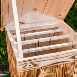 Didelė medinė sodo rūkykla