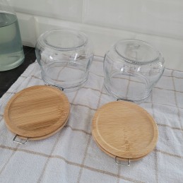 Stiklinis indelis / talpa 450 ml su mediniu bambukiniu dangteliu + mechaniniu uždarymu + sandarikliu