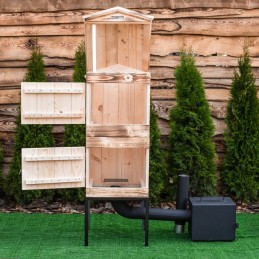 Medinė rūkykla iš medžio: Skandinaviška eglė – labai atspari drėgmei ir temperatūros pokyčiams. šios rūšies mediena yra kietesnė