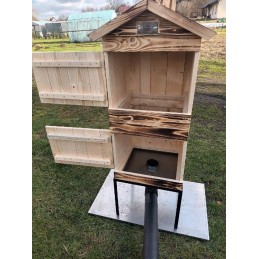 Didelė medinė namų sodo rūkykla