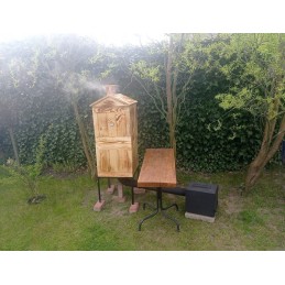 Didelė medinė namų sodo rūkykla