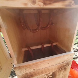 Didelė medinė namų sodo rūkykla