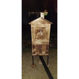 Didelė medinė namų sodo rūkykla