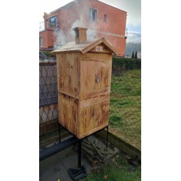 Didelė medinė namų sodo rūkykla