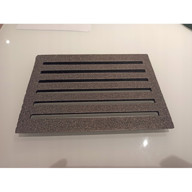 Ketaus grotelės židinio rūkyklai, 25x18 cm