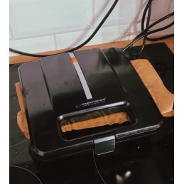 Sumuštinių keptuvė, kuri itin praverčia virtuvėje.