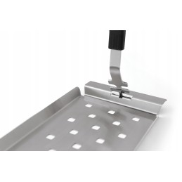 Siaura perforuota keptuvė iš Broil King