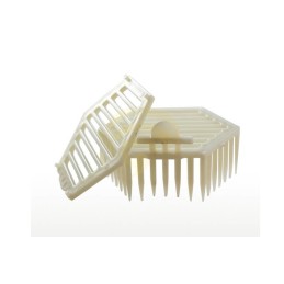 Kepurėlė bičių motinėlėms, izoliatorius maitinimui