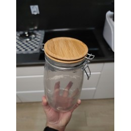 Stiklinis indelis / talpa 1500 ml su mediniu bambukiniu dangteliu + mechaniniu uždarymu + sandarikliu
