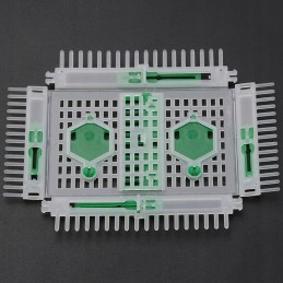 Dvigubas izoliatorius bičių motinėlėms bityno avilyje