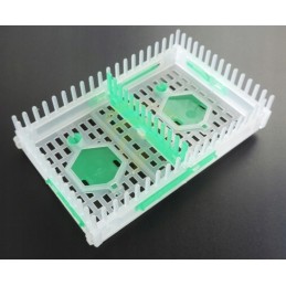 Dvigubas izoliatorius bičių motinėlėms bityno avilyje