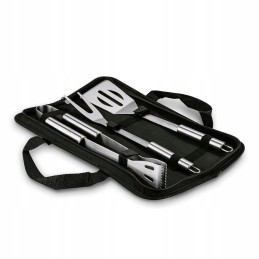 Grilio įrankių rinkinys kepsninėje