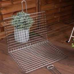 Grilio grotelės mėsai kepti ant grotelių, uždarytos bbq guru grotelėmis