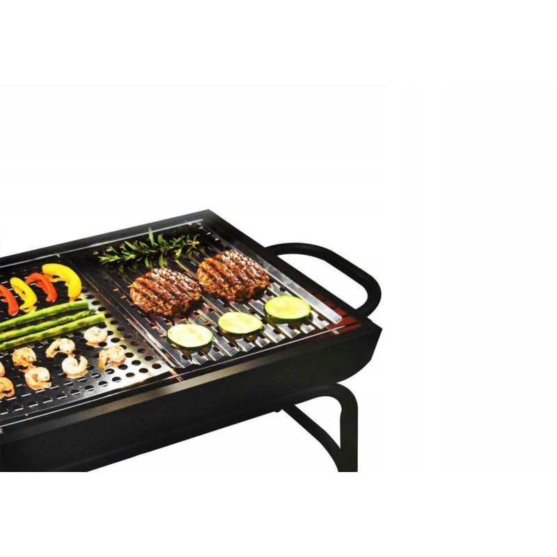 Perforuota grilio plokštė pagaminta iš nerūdijančio plieno. grotelės