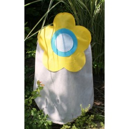 Apsauginis gobtuvas, balta ir geltona gėlė