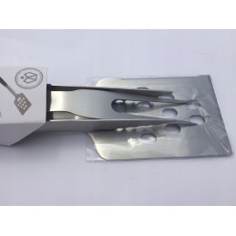 Grilio stalo įrankių rinkinys, žnyplės, šakutė, mentelė.