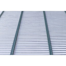 Varšuvos horizontalios metalinės pertvaros grotos.