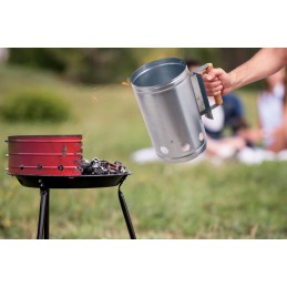 Plieninis kaminas anglims apšviesti