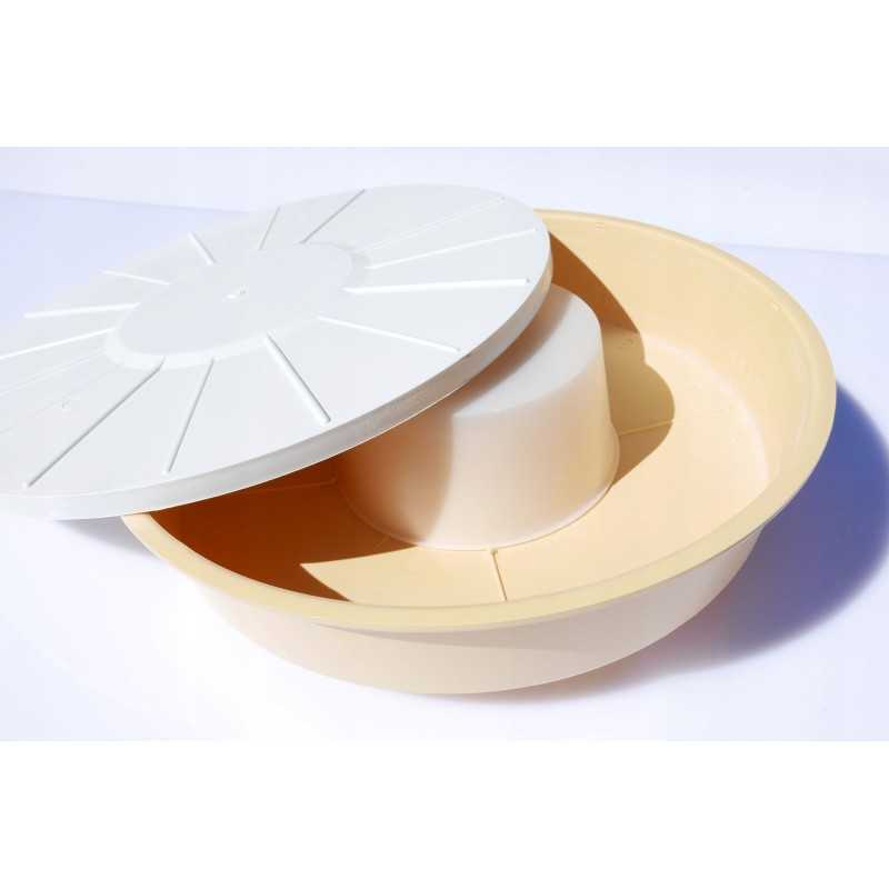 Plastikinis tiektuvas su dangteliu