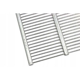 Vertikalios metalinės pertvaros, skirtos aviliui, bityno reikmenims