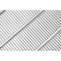 Vertikalios metalinės pertvaros, skirtos aviliui, bityno reikmenims