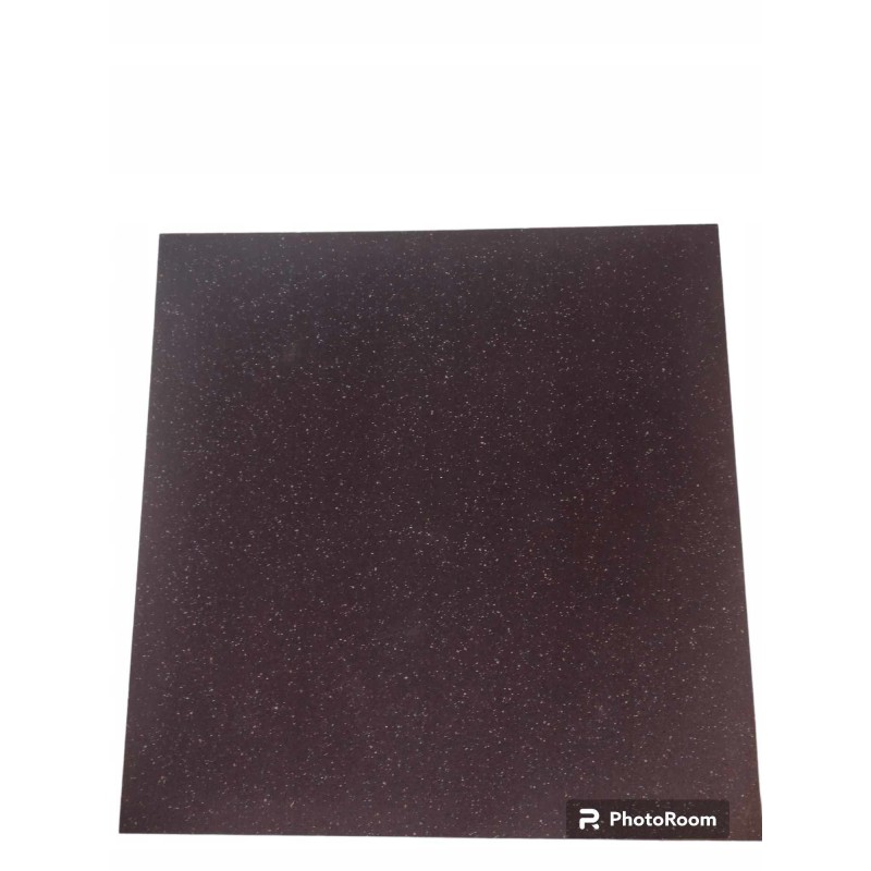 Storas apsauginis kilimėlis – guma kepsninėms ir ne tik, pagaminta iš lenkų gamintojo perdirbtos gumos