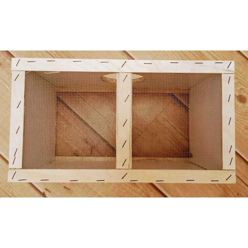 Dėžutė bičių siuntimui su bičių pakuotėmis