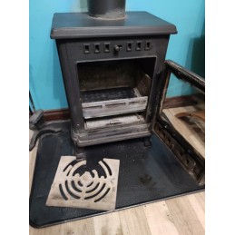 Patvarios, tvirtos grotelės, puikiai tinkančios prie bet kokios krosnelės ar židinio.