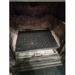 Patvarios, tvirtos grotelės, puikiai tinkančios prie bet kokios krosnelės ar židinio.