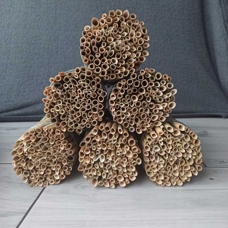 Nendriniai vamzdeliai nendrių ryšuliuose