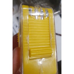 gaudyklė su įrankiu bičių motinėlėms žymėti