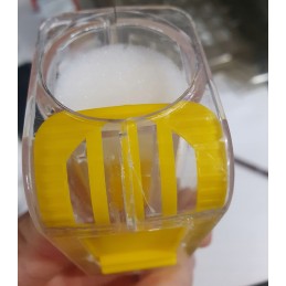 gaudyklė su įrankiu bičių motinėlėms žymėti