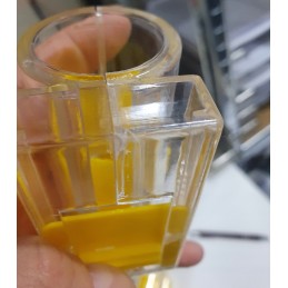 gaudyklė su įrankiu bičių motinėlėms žymėti