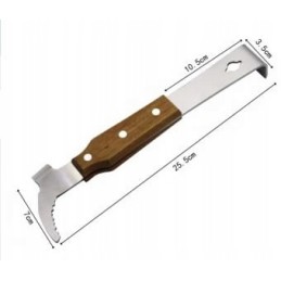 Kaltas mediniame rėme su kabliuku