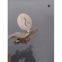 Plieninis grotelių švaistiklis