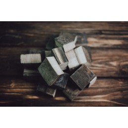 Medienos drožlės rūkymui iš 70 metų senumo vyno statinės