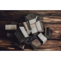 Medienos drožlės rūkymui iš 70 metų senumo vyno statinės