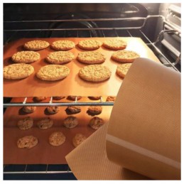 1x didelis tefloninis grilio kilimėlis 1x daugkartinis kepimo popierius 60x40 cm