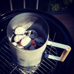Kaminas griliui apšviesti anglies briketais, bbq starteris