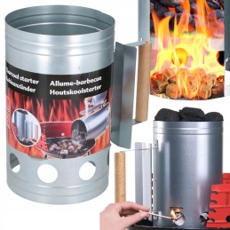 Kaminas grilio uždegimui naudojant anglies briketus, ugnis židinyje, grilio starteris
