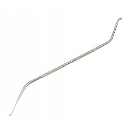 Dvipusis išlenktas šaukštas lervoms pernešti