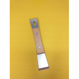 Mažas bitininkystės kaltas vištos rėmelyje