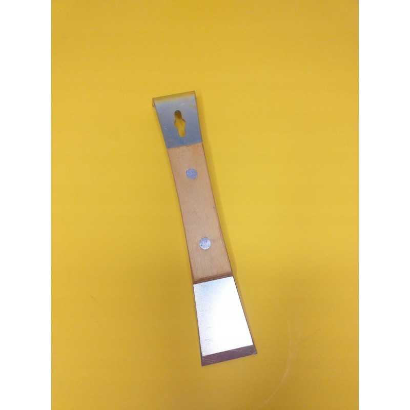 Mažas bitininkystės kaltas vištos rėmelyje