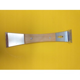 Mažas bitininkystės kaltas vištos rėmelyje