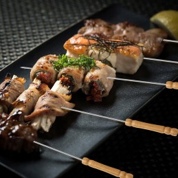 10 vnt plieninių iešmelių griliui su medine rankena - ilgis 30 cm