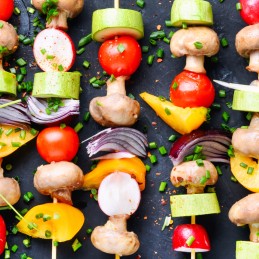 Plieniniai iešmai mėsos kepsninėms