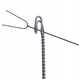 Stovas laužo lazdoms