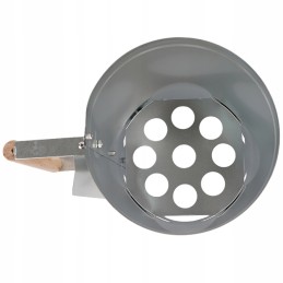 Kaminas anglies briketų kepsninei apšviesti