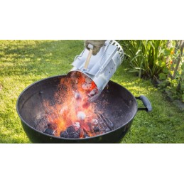 Kaminas griliui apšviesti su anglies briketais griliui