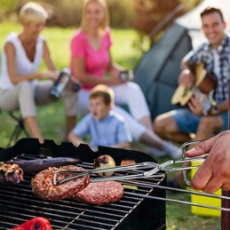 Rinkinyje 4 grilio priedų mentelė, žnyplės, iešmeliai bbq griliui